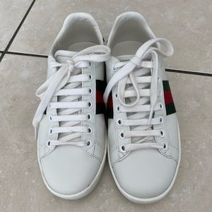 Gucci ace sneakers 34 fits like 35